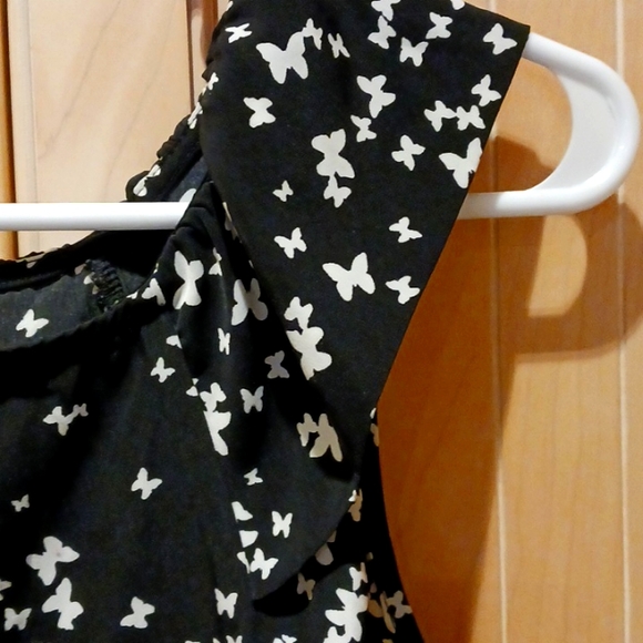 Forever 21 Sleeveless Ruffled Blouse EUC - Picture 3 of 8